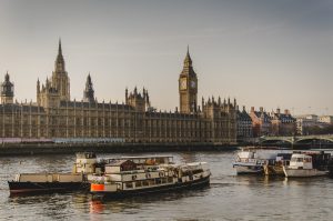UK parliamentary group seeks online casino stake, deposit limits